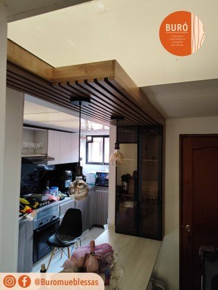 Licorera con puerta en vidrio con marco aluminio 0.0.jpg